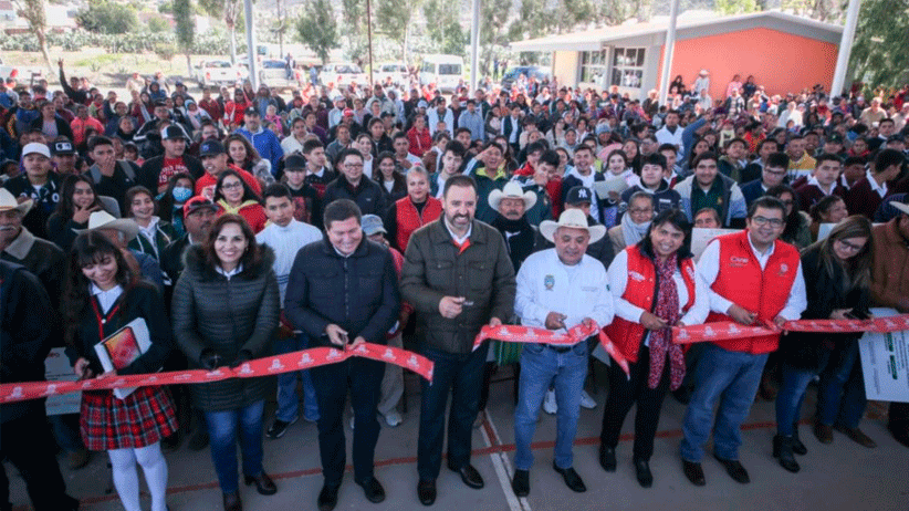 Cumple Tello con Villa Hidalgo y entrega acciones de desarrollo social