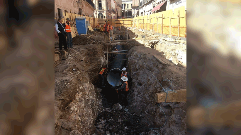 Realizan interconexión de agua potable en calle Allende del Centro Histórico