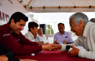 Atiende Julio César Chávez  a guadalupenses de La Martinica