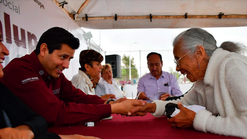 Atiende Julio César Chávez  a guadalupenses de La Martinica