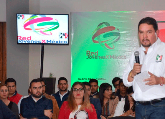 Rinde protesta  dirigentes de la red Jóvenes X México en la Capital