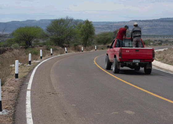 Rehabilita Gobierno Estatal más de 64 kilómetros de caminos rurales en Tepechitlán