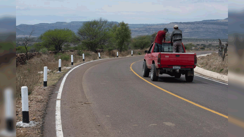 Rehabilita Gobierno Estatal más de 64 kilómetros de caminos rurales en Tepechitlán