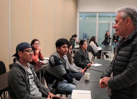 Gobierno del Estado apoya a jóvenes para estudiar en el extranjero