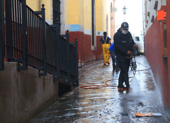 Intensifican sanitización de mercados y espacios públicos