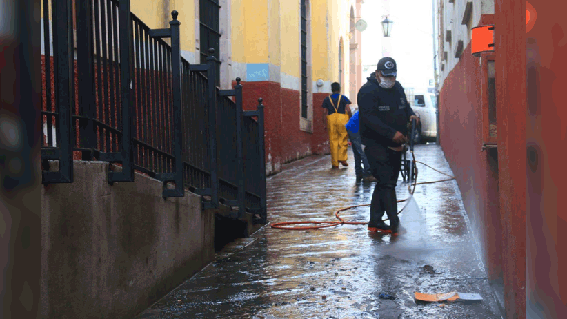 Intensifican sanitización de mercados y espacios públicos