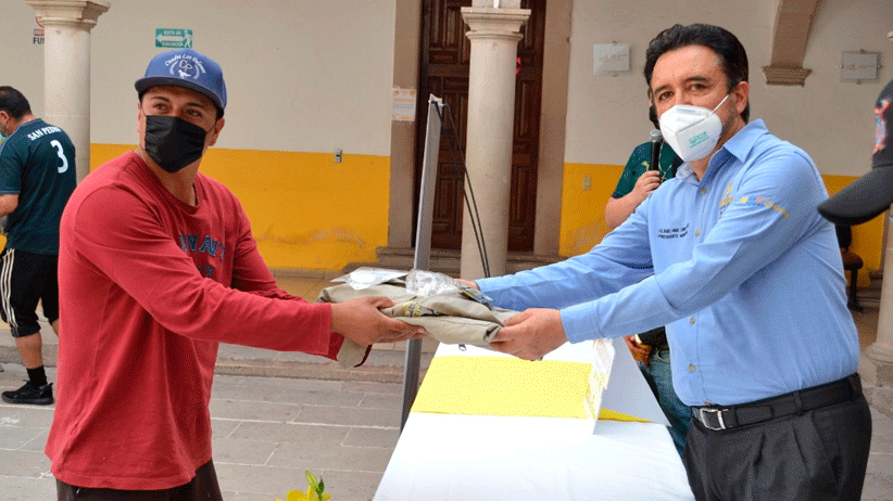 Entregan equipo de protección a trabajadores del Municipio de Villanueva.