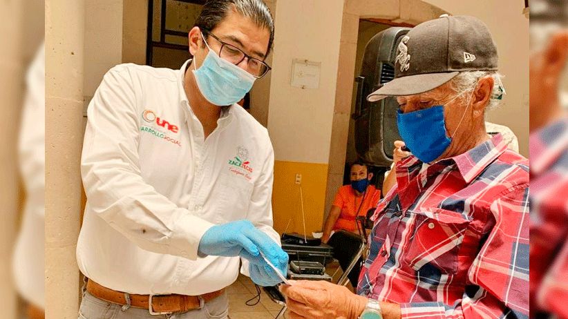 Supervisa Roberto Luévano entrega de apoyos emergentes en Villanueva.