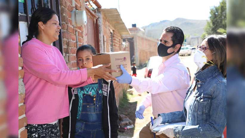 Entrega SEDIF paquetes de higiene a personas de escasos recursos.