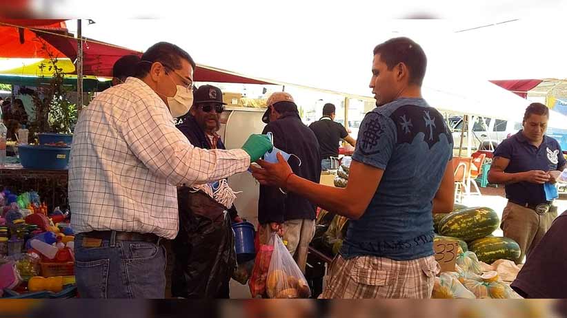 Entregan cubrebocas en diversos tianguis del Estado.