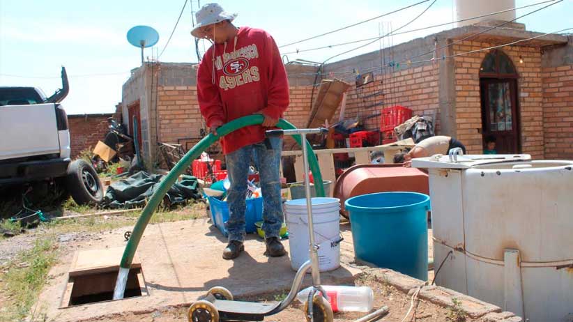 Abastecen de agua a colonias sin cobertura de JIAPAZ.