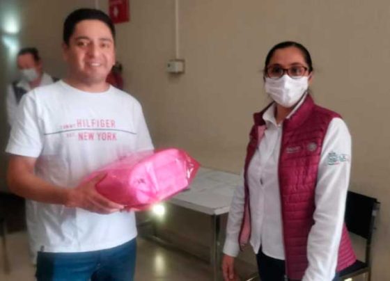 Entregan equipo de protección donado a médicos y paramédicos de Unidad Covid en Zacatecas.