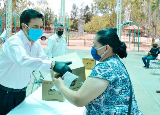 Continua Miguel Torres entrega de apoyos a familias Villanovenses.