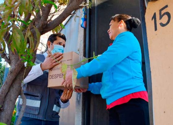 Entrega Julio César Chávez 1 mil 500 apoyos alimentarios en Jardines de Sauceda