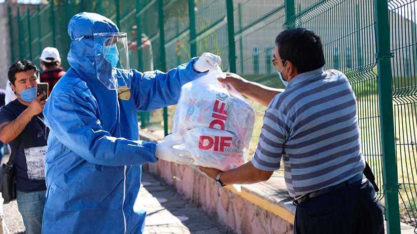 Beneficia  SEDIF con apoyos alimentarios al gremio de meseros.