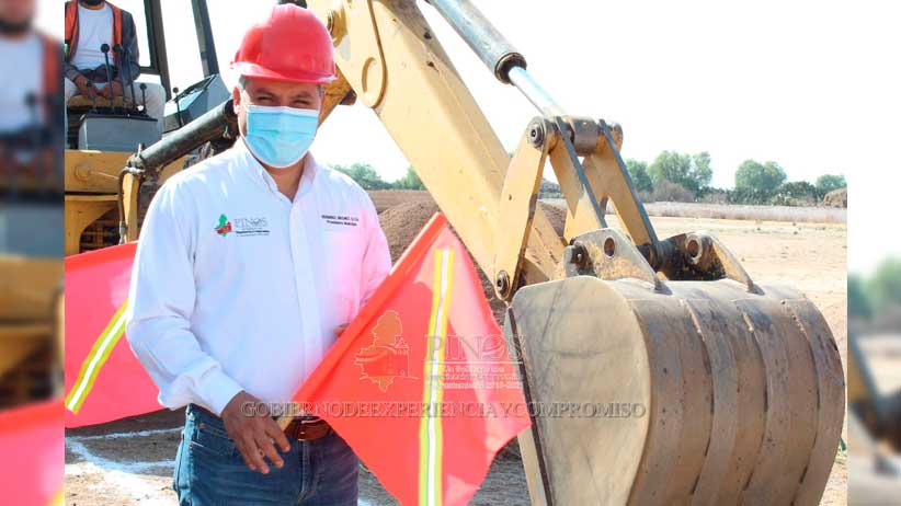 Herminio Briones da banderazo de arranque a obras en comunidades de Pinos.