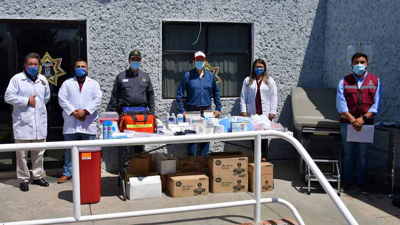 Entrega Julio César Chávez equipo médico