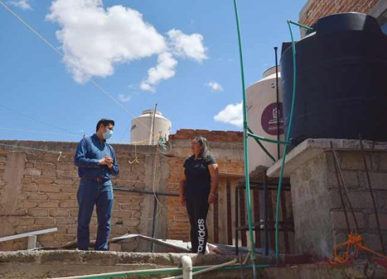 Supervisa Julio César Chávez instalación de tinacos