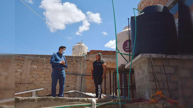 Supervisa Julio César Chávez instalación de tinacos
