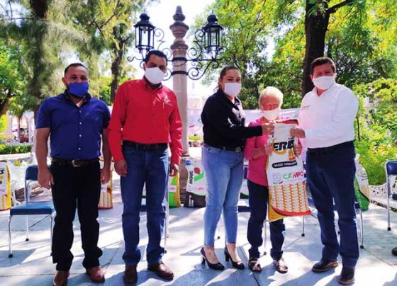 Entrega SECAMPO bultos de semilla de maíz mejorada a productores de Nochistlán