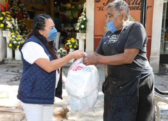 Boleros de Zacatecas y Guadalupe reciben apoyos alimentarios del SEDIF