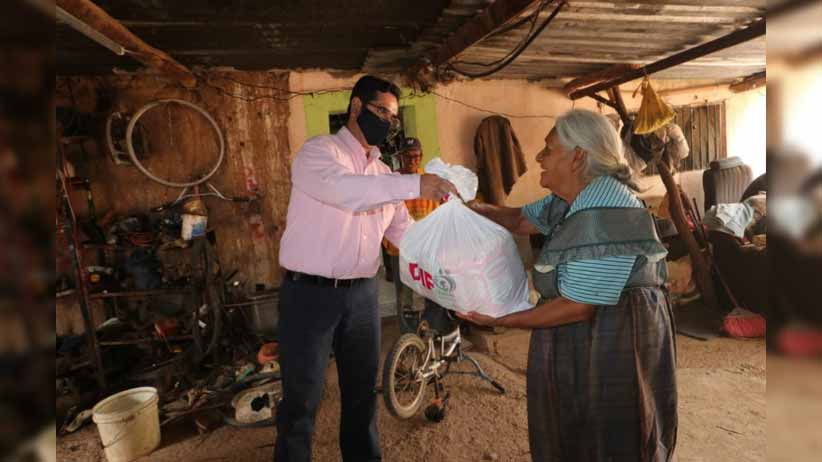 Familias vulnerables de Guadalupe reciben apoyos alimentarios del SEDIF
