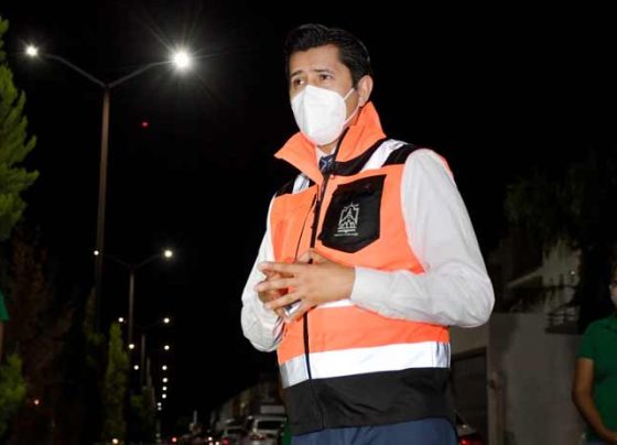 Enciende Julio César Chávez circuitos de alumbrado público en Fraccionamiento Gardenias