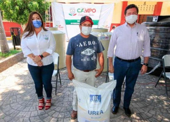 Gobierno de Tello apoya a productores de Apozol con implementos para el campo.