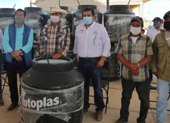 Entrega Gobierno Estatal programa Equipa tu Hogar en comunidades de Mazapil