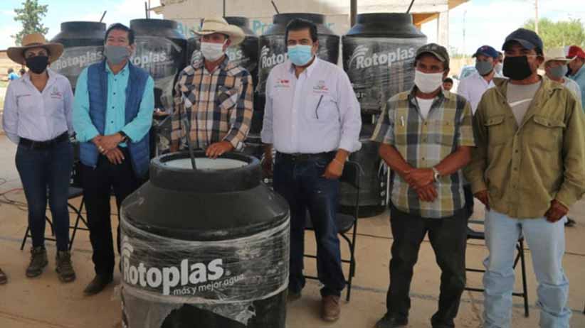 Entrega Gobierno Estatal programa Equipa tu Hogar en comunidades de Mazapil