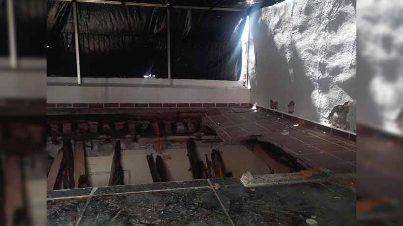 Humedad y antigüedad colapsaron techo de edificio del Centro Histórico: PC