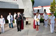 Con una cápsula del tiempo a 50 años rinde Julio César Chávez homenaje a personal médico