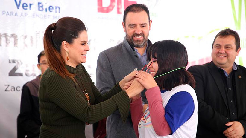 Por pandemia, entregará Sedif lentes a estudiantes de preparatoria en DIF municipales