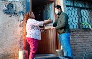 No vamos a poner en riesgo la salud de las personas, iremos casa por casa: Julio César Chávez al entregar apoyos alimentarios