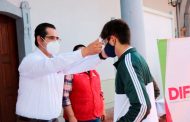 Entrega SEDIF lentes a estudiantes de preparatoria de Valparaíso