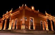 Saúl Monreal inaugura el centro histórico con iluminación escénica.