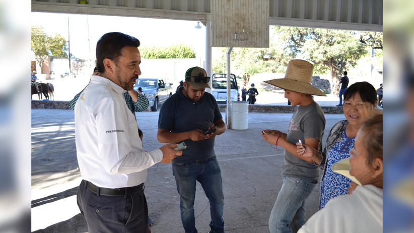 Gobierno estatal beneficia a jóvenes de 14 municipios con planes de internet