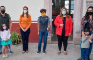 Premian a ganadores del concurso de disfraces y altares de muertos 