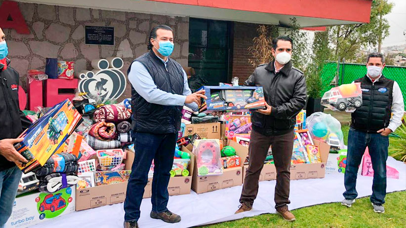 Recibe SEDIF donativo de 2 mil juguetes y cobijas del Voluntariado Modelo