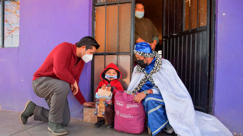 Entrega Miguel Torres moto patrullas y uniformes al cuerpo de Seguridad Pública.