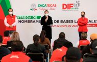 A nombre del Gobernador, entrega Cristina Rodríguez bases a personal del SEDIF
