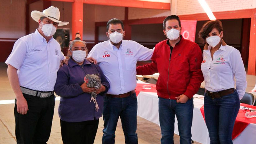 Sedesol y Municipios apoyan con calentadores solares y aves a familias de Cuauhtémoc y Ojocaliente