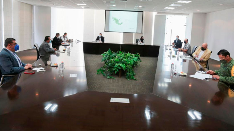 Reciben vecinos de FOVISSSTE a Julio César Chávez