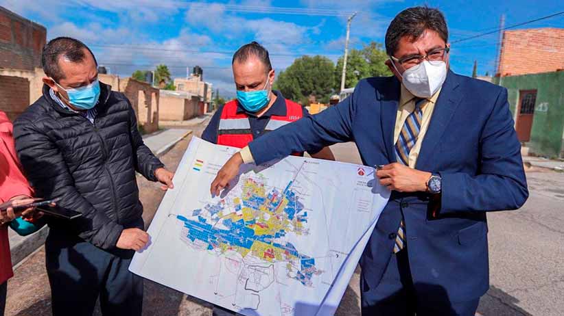 Saúl Monreal supervisa el abasto de agua potable en la colonia Plan de Ayala