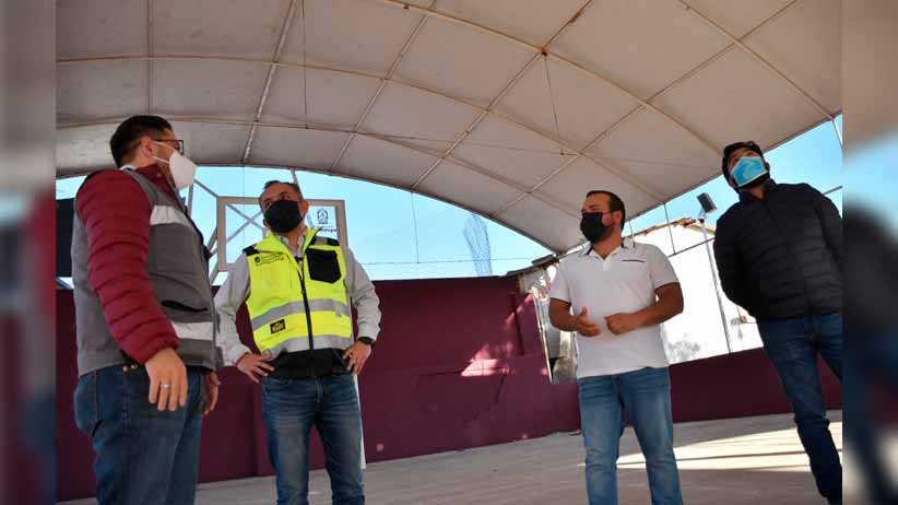 Supervisa César González Navarro rehabilitación de cancha de usos múltiples en la colonia Francisco Villa