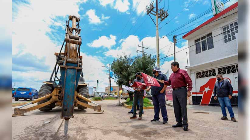 Supervisa César González Navarro rehabilitación de cancha de usos múltiples en la colonia Francisco Villa
