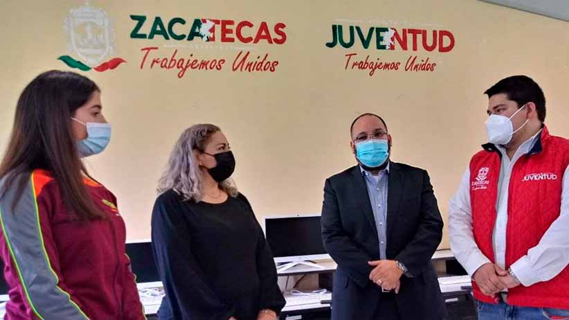 Injuventud entrega equipo de cómputo al Cecytez plantel Lázaro Cárdenas