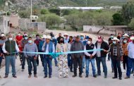 Durante gira de trabajo Gregorio Macías Zúñiga inaugura calle principal de Apizolaya