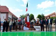 Celebra Alcalde capitalino Honores a la Bandera en el colegio del centro