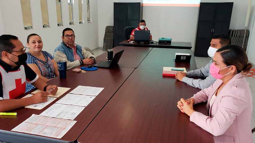 Se reúne Noé Esparza con personal de la Cruz Roja Mexicana